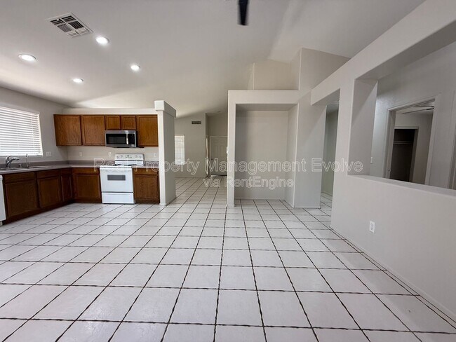 Building Photo - 2340 E Derringer Way