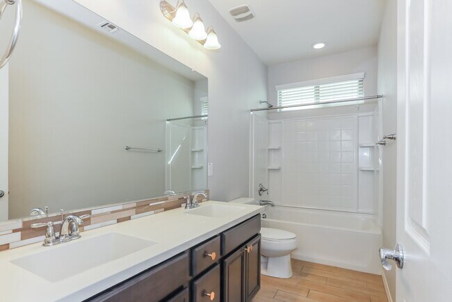 Building Photo - 3710 E Robert St