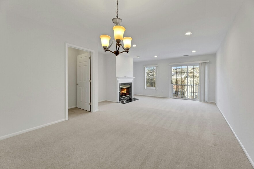 Building Photo - 2198 Kent Ct