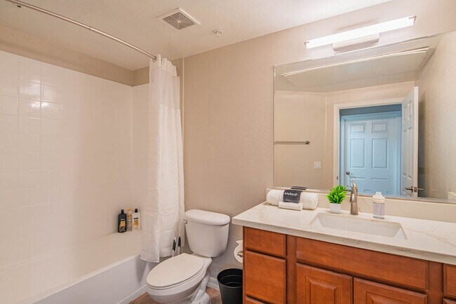 Building Photo - 1275 E University Dr