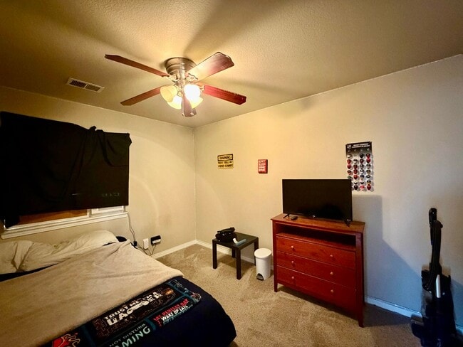 Building Photo - 310 S Rachel Ave