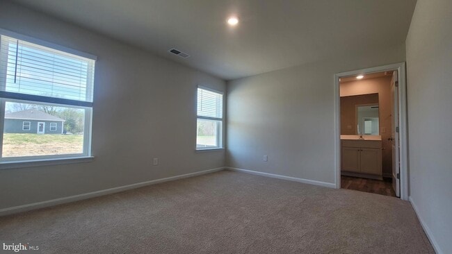 Building Photo - 102 Sycamore Ln