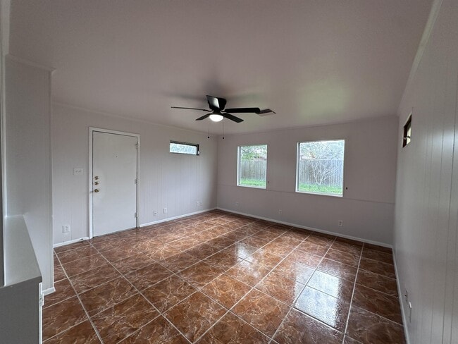 Building Photo - 4926 Calvin Dr