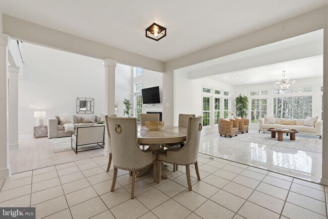 Building Photo - 3515 Devon Dr