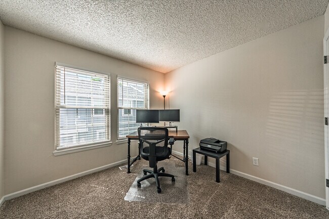 Building Photo - 2665 Hatch Cir