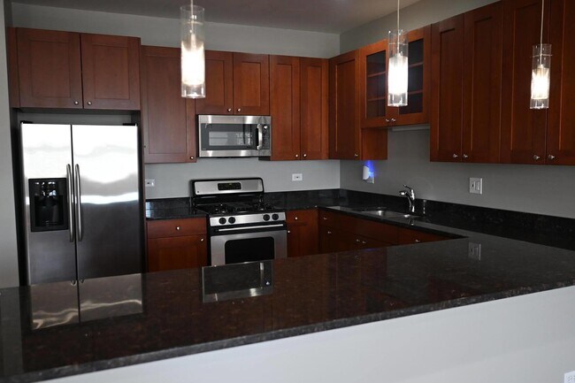 Building Photo - 529 N Racine Ave