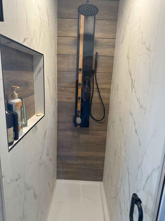 Building Photo - Beautifully Remodeled 3-Bedroom with 2 Bat...