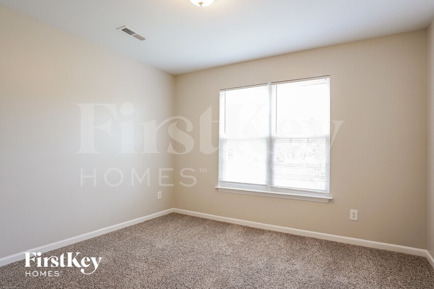 Building Photo - 2303 Sidney Porter Dr