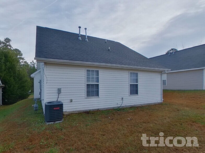 Building Photo - 2024 Duke Adam St