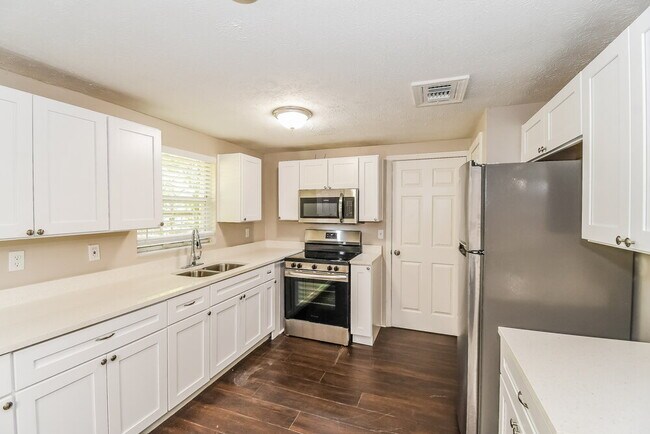 Building Photo - 7563 Patrice Ct