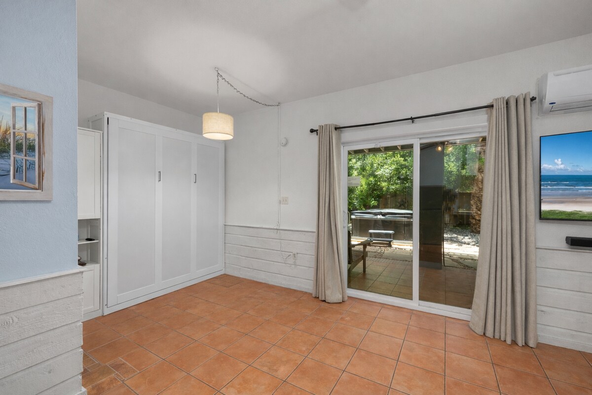 Building Photo - 1118 E Esperanza St