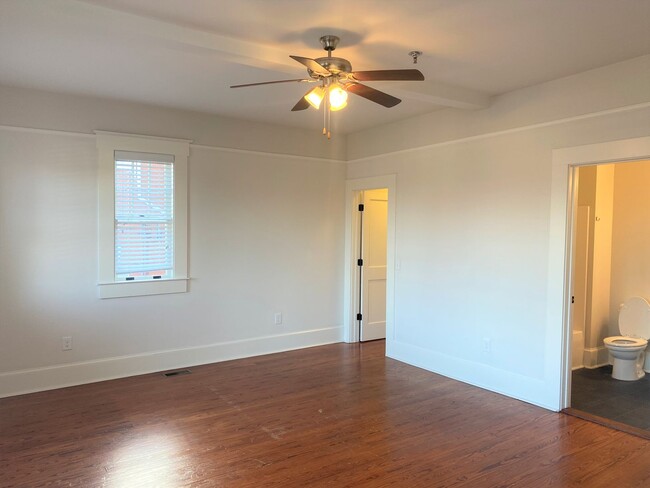 Building Photo - Two Bedroom Apartment On Tattnall Square Park