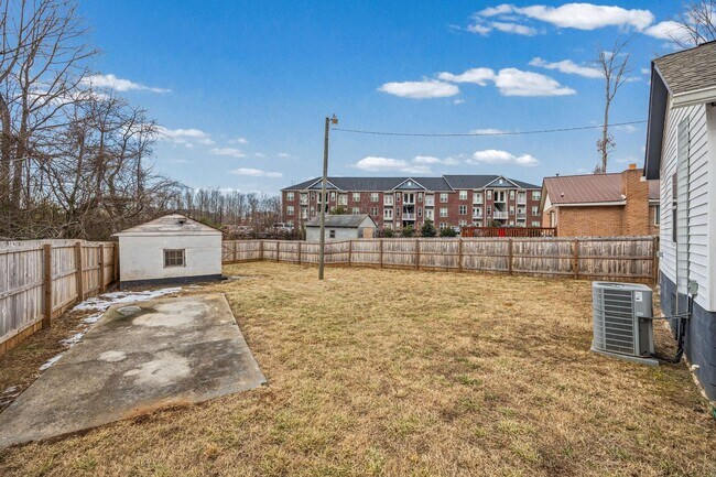 Building Photo - Super Cute, tastefully remodeled 3-Bed, 2-Bath home in Gastonia.