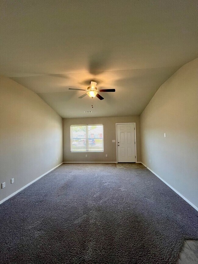 Building Photo - 1751 Forest Dr