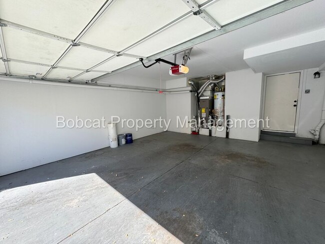 Building Photo - 219 Allouette Way