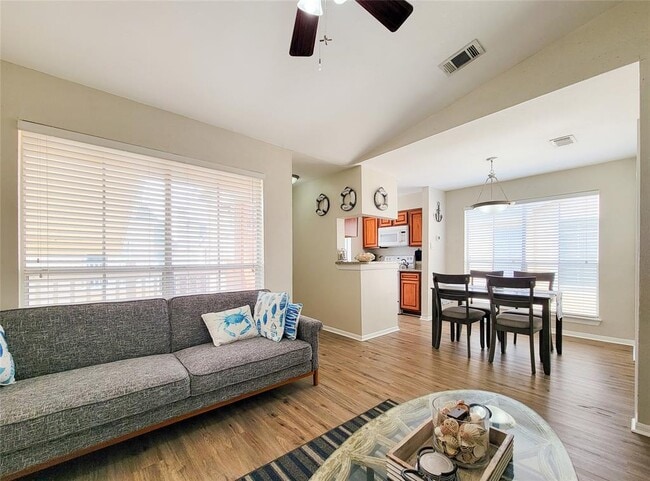Building Photo - 3506 Cove View Blvd