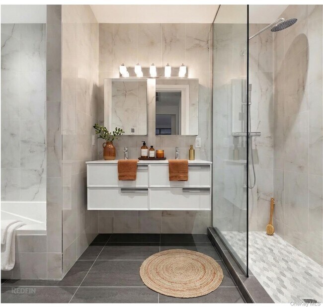 Building Photo - 128 W 26th St