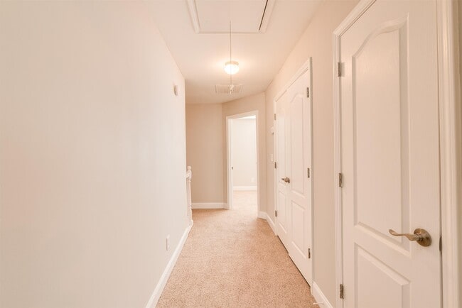 Building Photo - 1563 Laurel Park Place Southwest