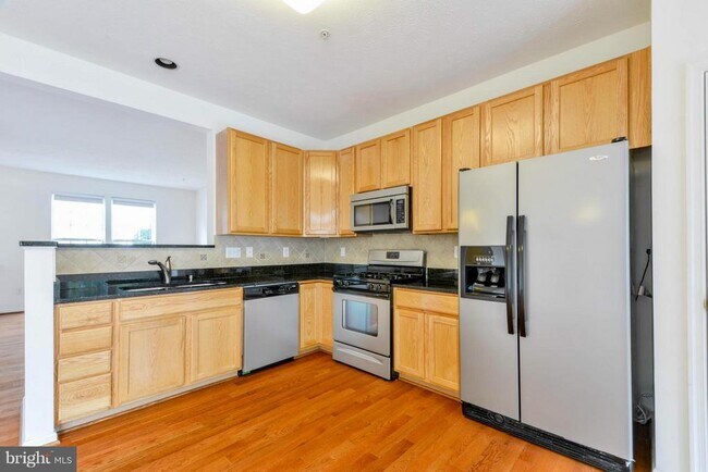 Building Photo - 1447 Pangbourne Way