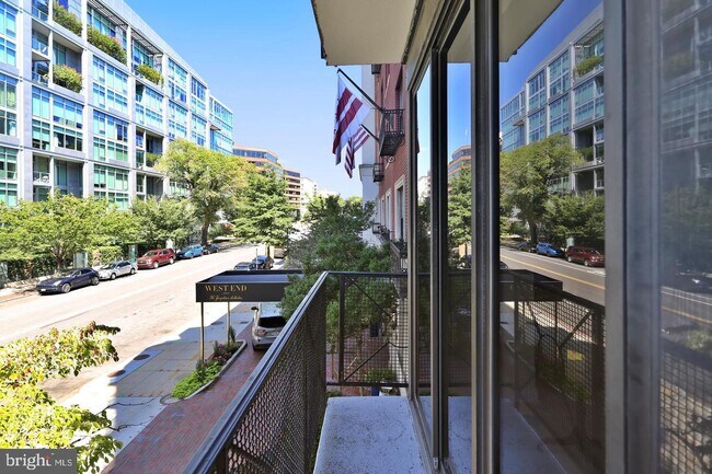 Building Photo - 1117 New Hampshire Ave NW