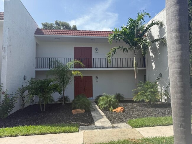 Primary Photo - 1723 Embassy Dr