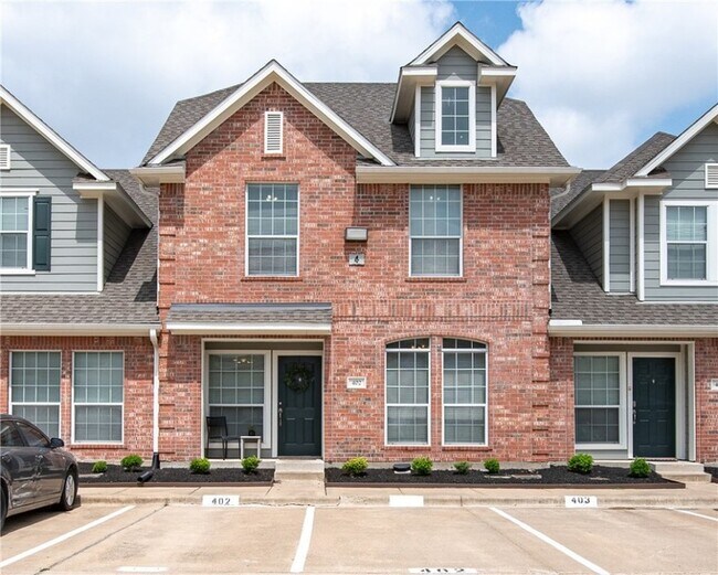 Building Photo - 1001 Krenek Tap Rd