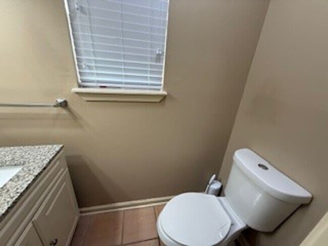 Building Photo - 4 Laura Dr