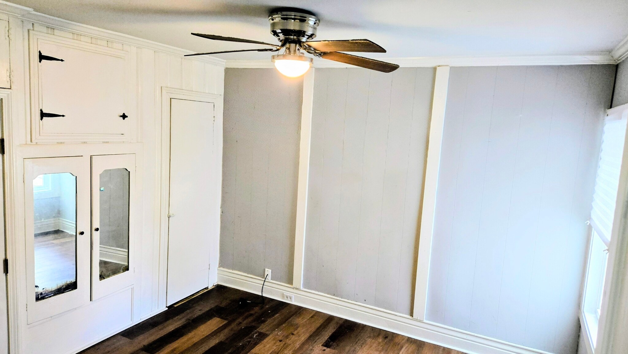Bedroom number two has vinyl flooring, ceiling fan and wall trims - 3348 Bohannon Ave