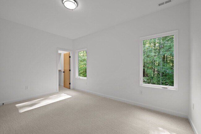 Building Photo - Stunning New Construction Home in the Hear...