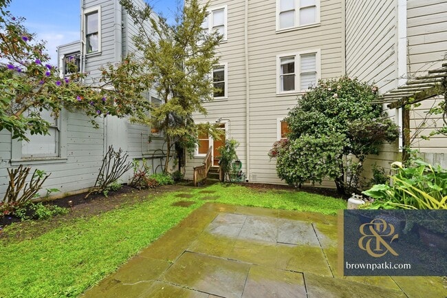 Building Photo - 1056 Cole St