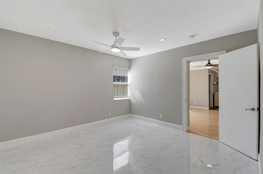 Building Photo - 320 NW 51st Ct