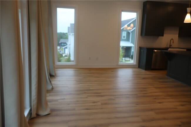Building Photo - 2085 E Roe Ter