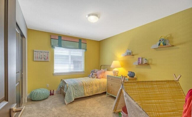 Building Photo - A Charming and Cozy 4 Bed 3.5 bath home in...