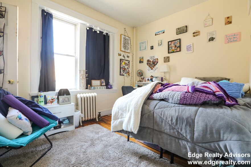 Building Photo - 74 Egmont St