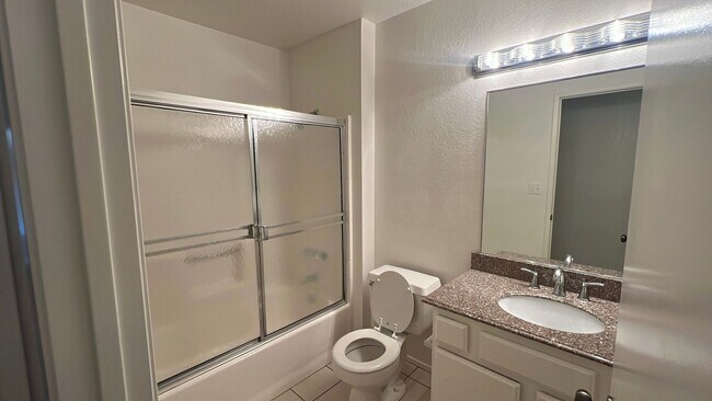Building Photo - West Palmdale Home