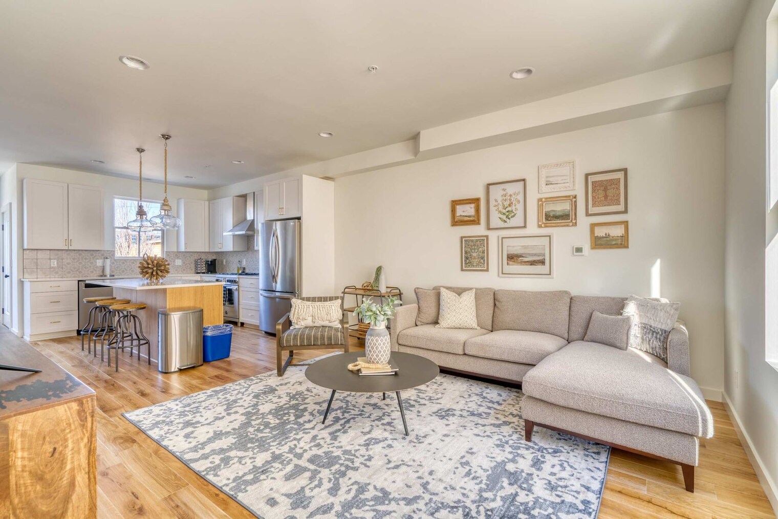 Building Photo - 516 NE 56th Ave