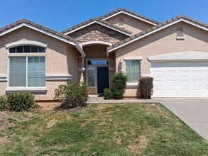 Building Photo - Lovely 3 bedroom house for Rent