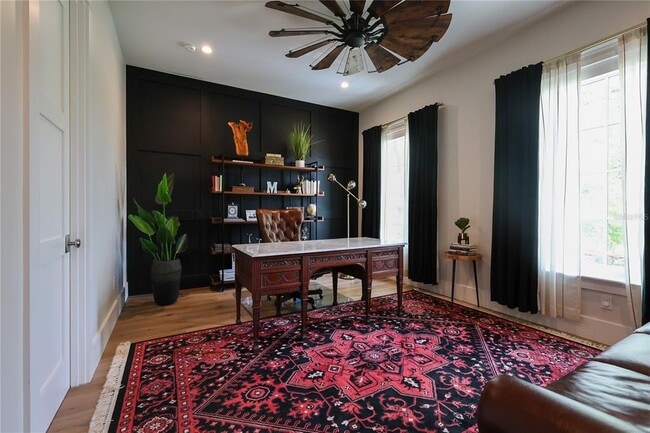 Building Photo - 2402 W Parkland Blvd