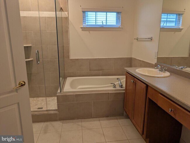 Building Photo - 302 Gosling Way