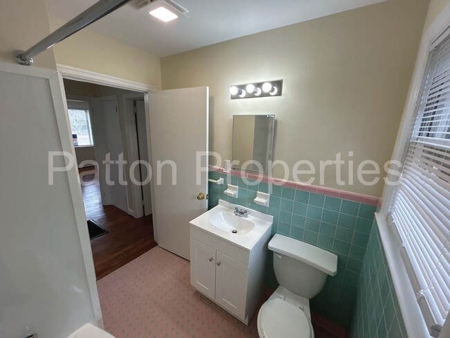 Building Photo - Saluda Gardens Home