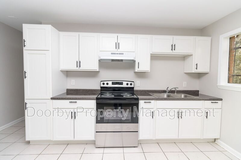 Building Photo - 1132 N Hickory St