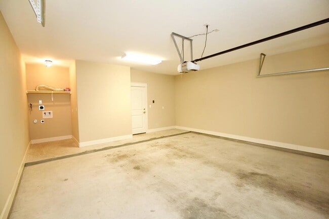 Building Photo - 1800 Richcreek Rd