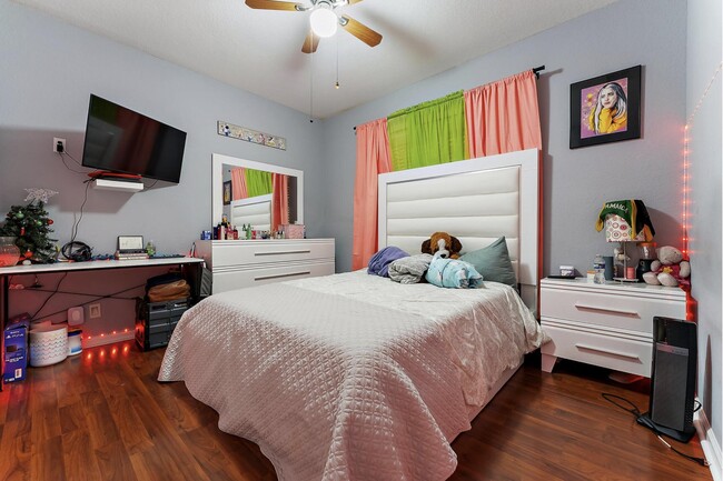 Building Photo - 206 Gazetta Way