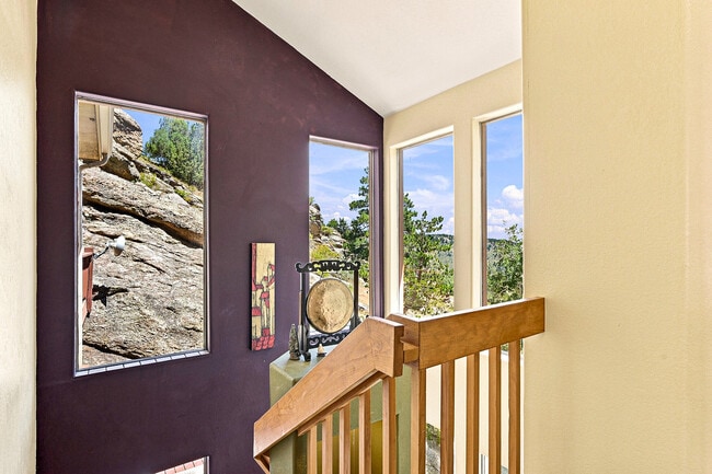 Building Photo - 551 Aspen Dr