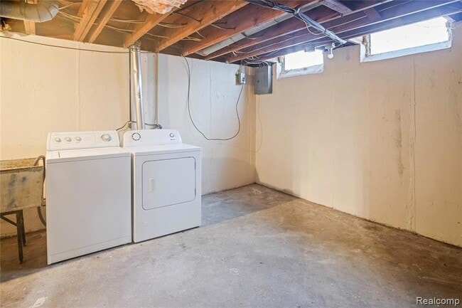 Building Photo - 15320 Marlow St