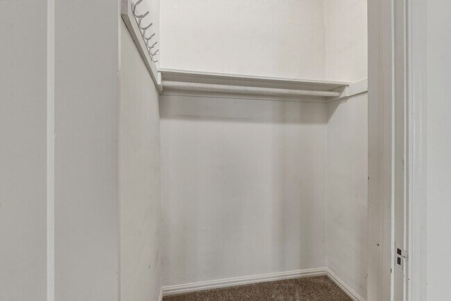 Building Photo - 1530 Miramar Dr