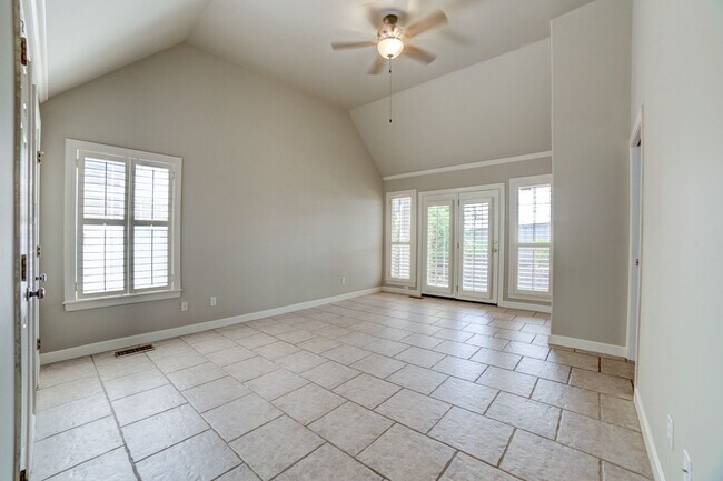 Building Photo - South Tulsa Gem! Large 3/2 Rental Home