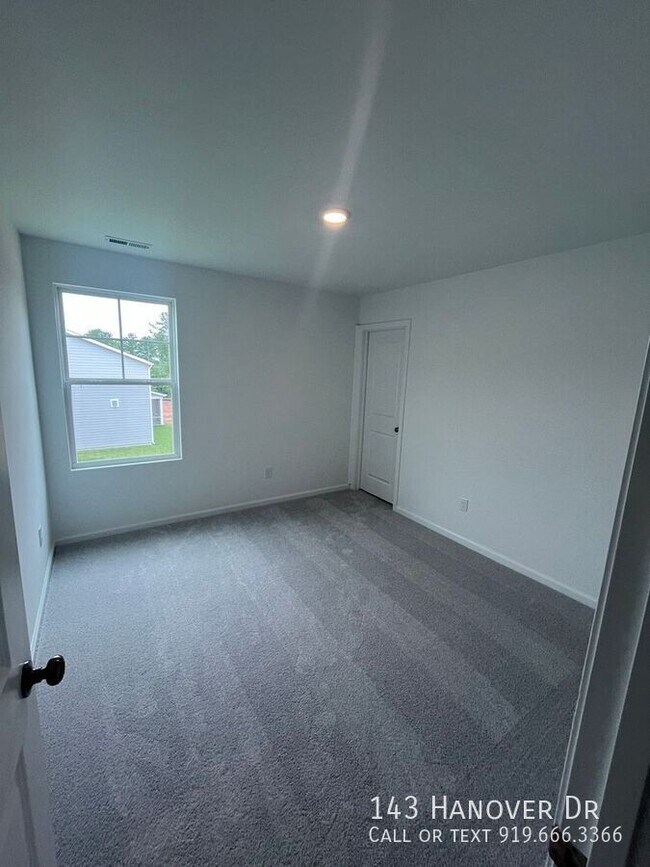 Building Photo - 143 Hanover Dr