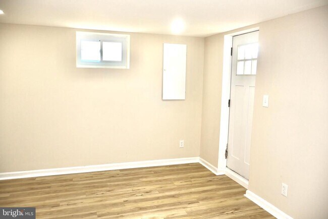 Building Photo - 147 Deacon Rd