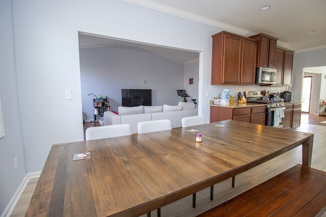 Building Photo - Beautiful 3-Bedroom Home in Burnside Farms – Furnishings Included & Fire Pit!